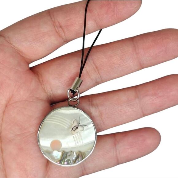 Vintage Mother Of Pearl Framed Pendant Keychain - Picture 1 of 2